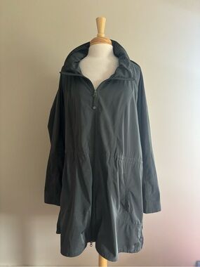 Athleta Packable plus size Lightweight Hooded rain Jacket - Dark Green 2X